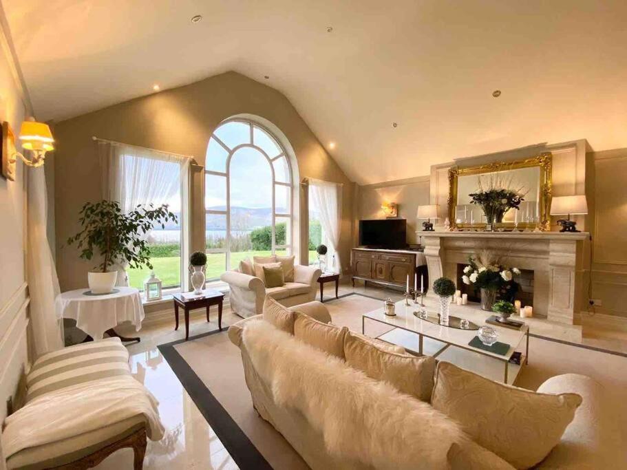 Lakeview Exclusive On The Blessington Villa