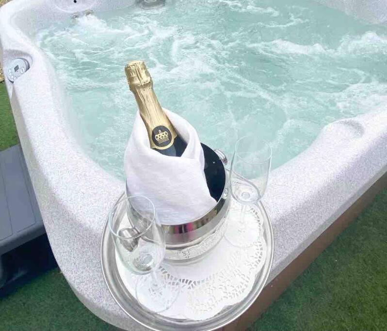 Lakeview Exclusive On The Blessington Villa *